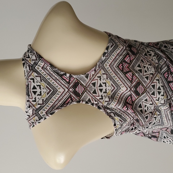 Pink top - Picture 3 of 4